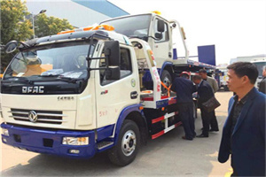 酒泉汽车道路救援拖车价格